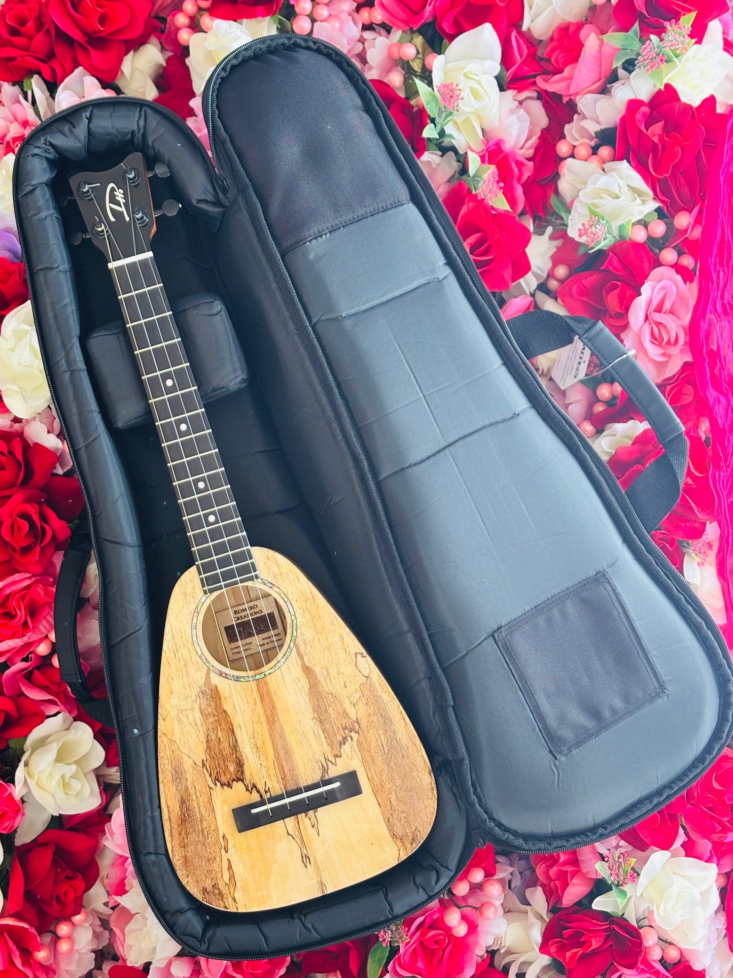 Romero Creations Mango Tiny Tenor Ukulele (Spalted Mango)