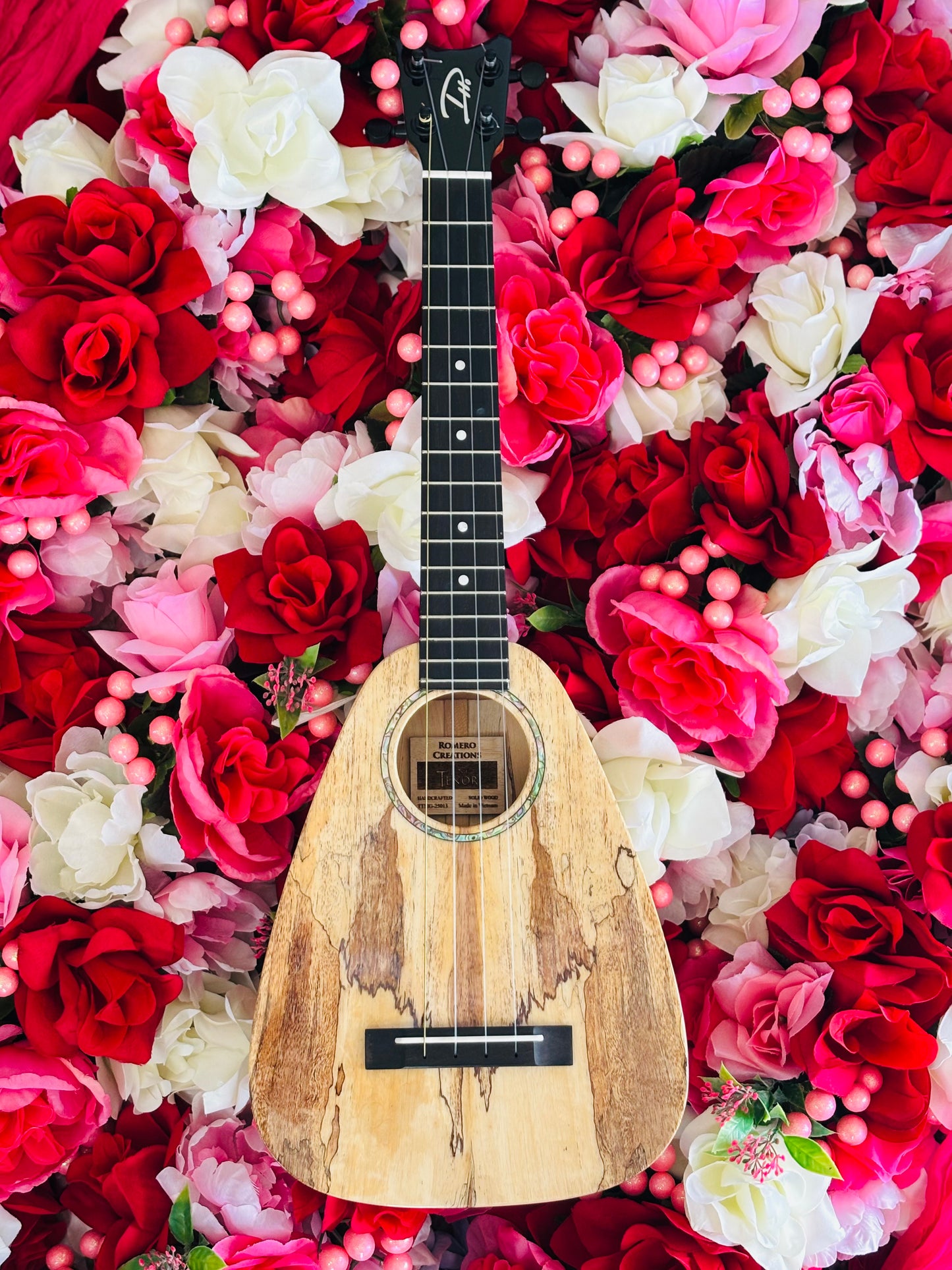 Romero Creations Mango Tiny Tenor Ukulele (Spalted Mango)
