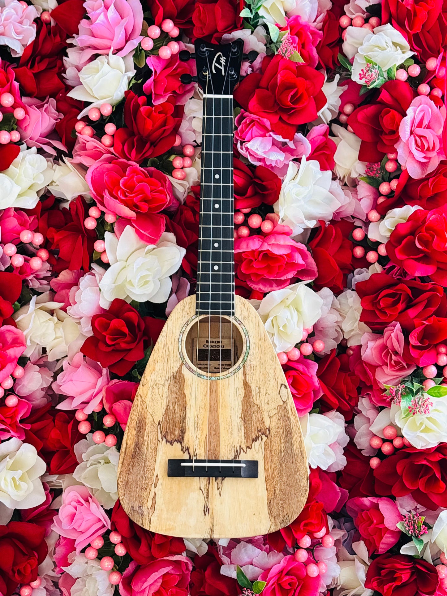 Romero Creations Mango Tiny Tenor Ukulele (Spalted Mango)